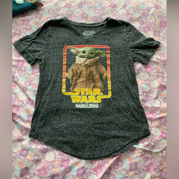Star Wars baby Yoda v neck tee size Medium - Picture 2 of 4